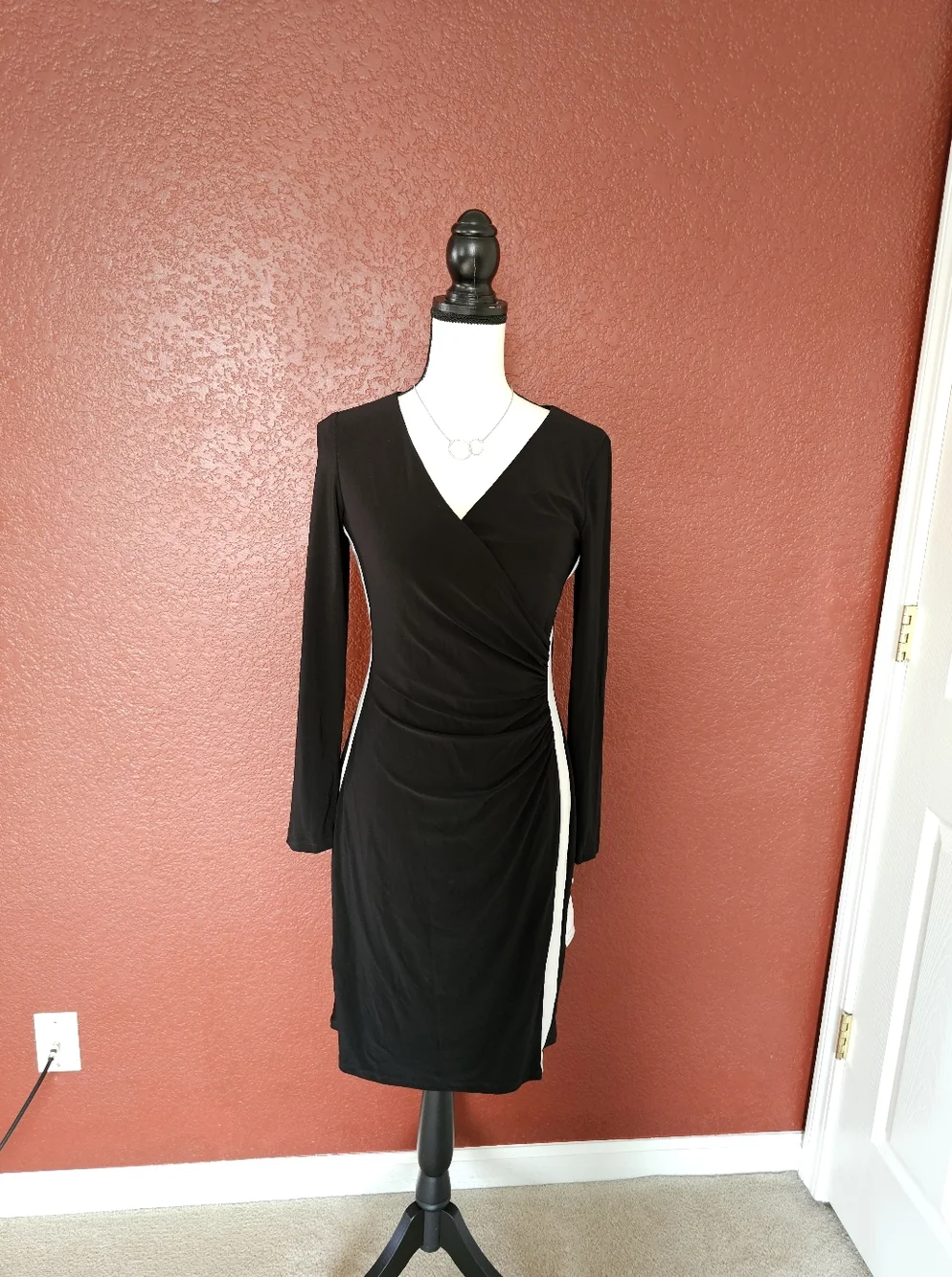 chaps black and white dress Off The Shoulder Tiered Dress – bebe